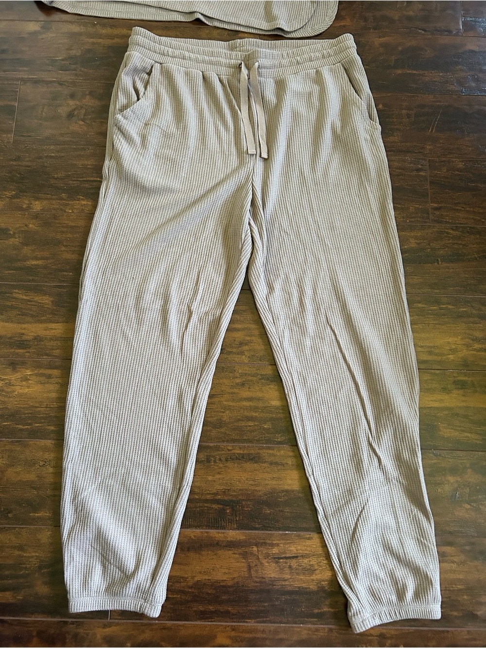 2pc Set Taupe Waffle Knit Lounge Set Cowl Neck & Joggers Women’s Size L - Picture 15 of 15